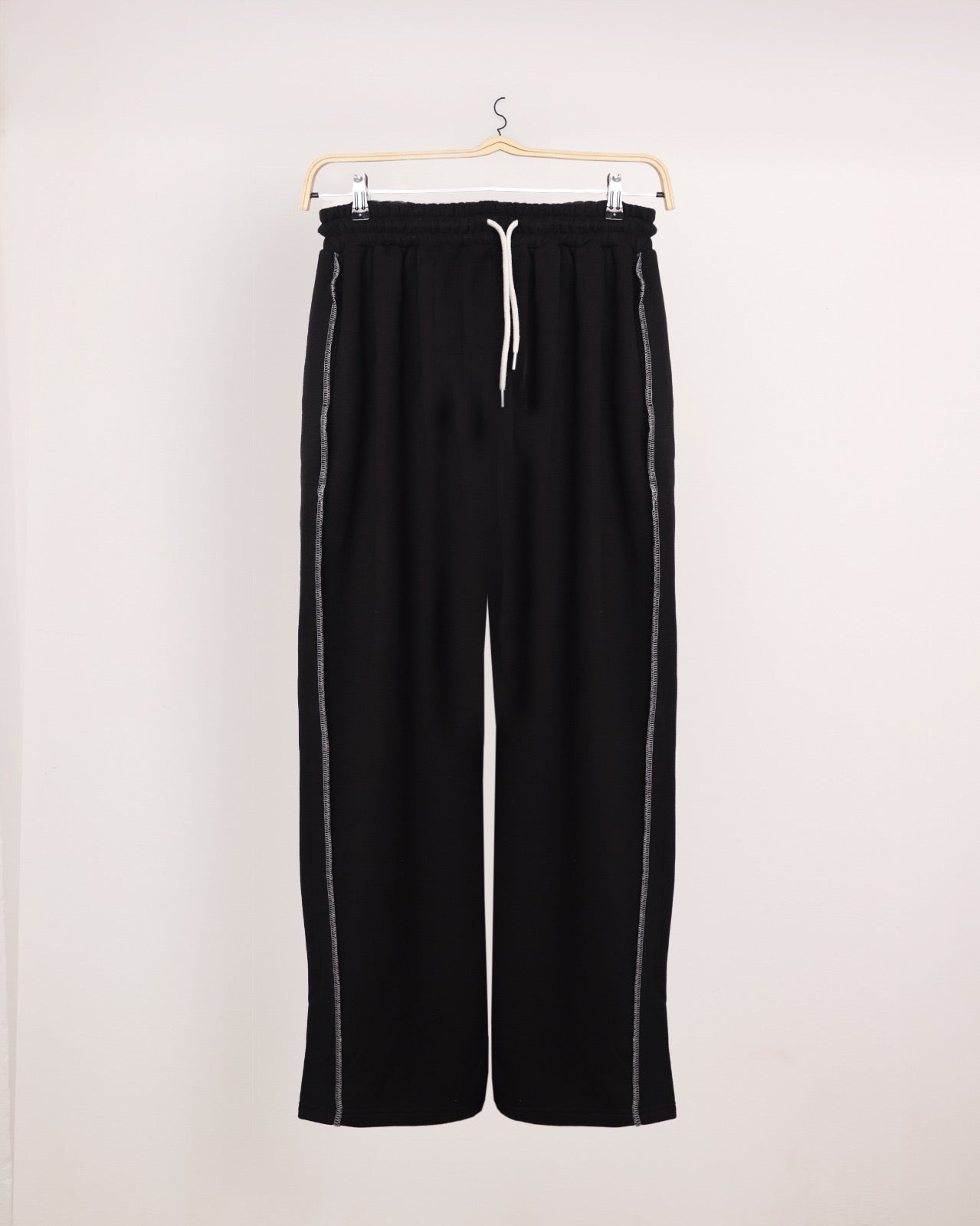 CONTRAST STITCH STRAIGHT LEG JOGGER