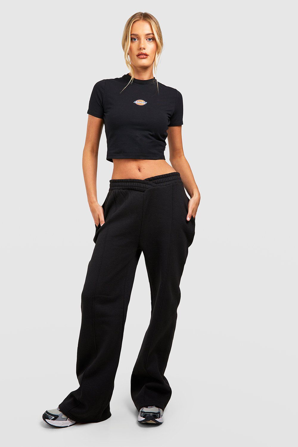 V WAISTBAND STRAIGHT LEG JOGGER